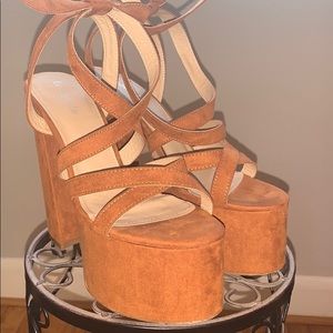 Platform strappy sandals by Lemonade